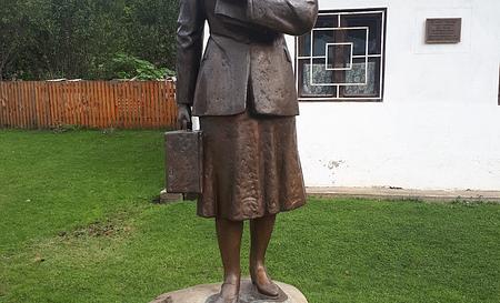 Пам’ятник вчительці — Фото 1