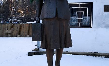 Пам’ятник вчительці — Фото 4