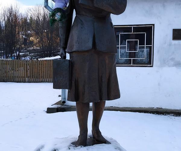 Пам’ятник вчительці