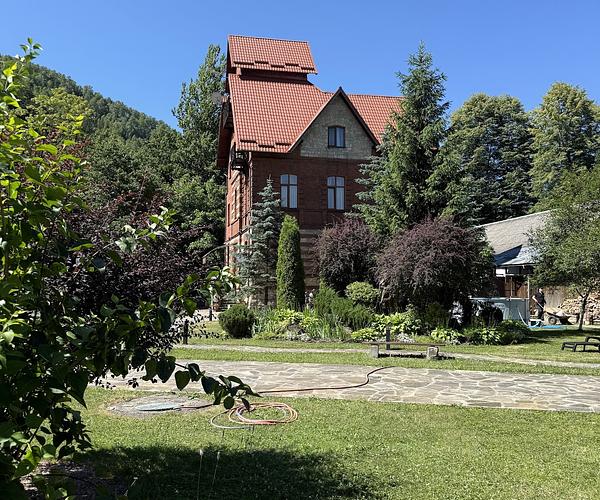 Красна садиба