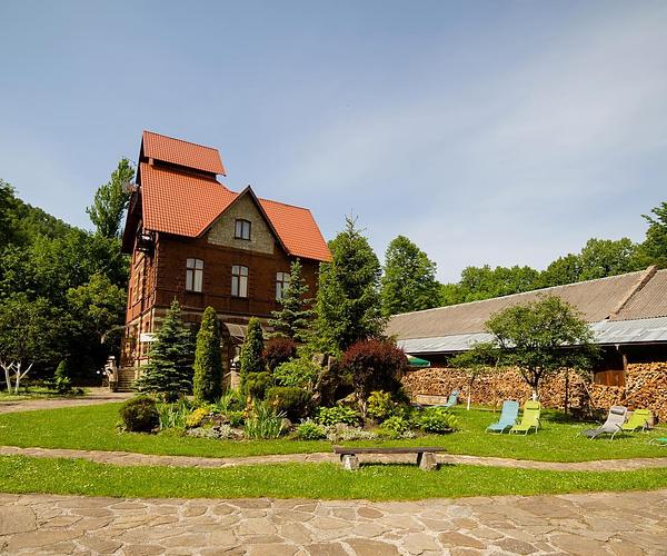 Гостинний двір "Красна Садиба"