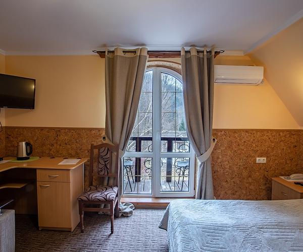 Гостинний двір "Красна Садиба"