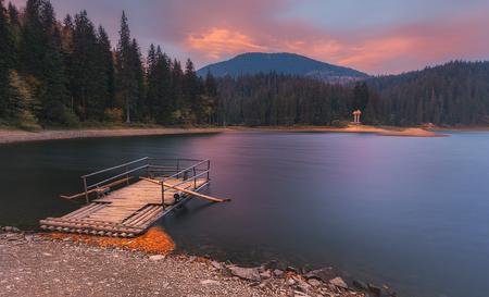 Легенди озера Синевир: історія Сині й Вира, перекази про богатиря та містика Морського Ока